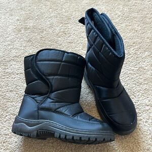 Kids ski boots